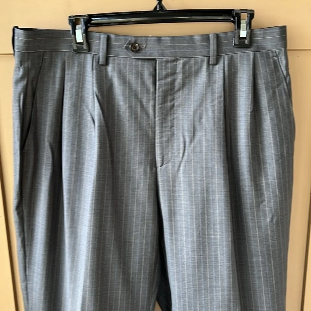 Lauren Ralph Lauren 100% Wool Pin Stripe Gray 2 Piece Suit. Size 40R